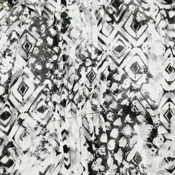 ✨️Gloria Vanderbilt Womans GISELLE Pintuck Roll-Tab Sleeve Blouse✨️ - Picture 3 of 5